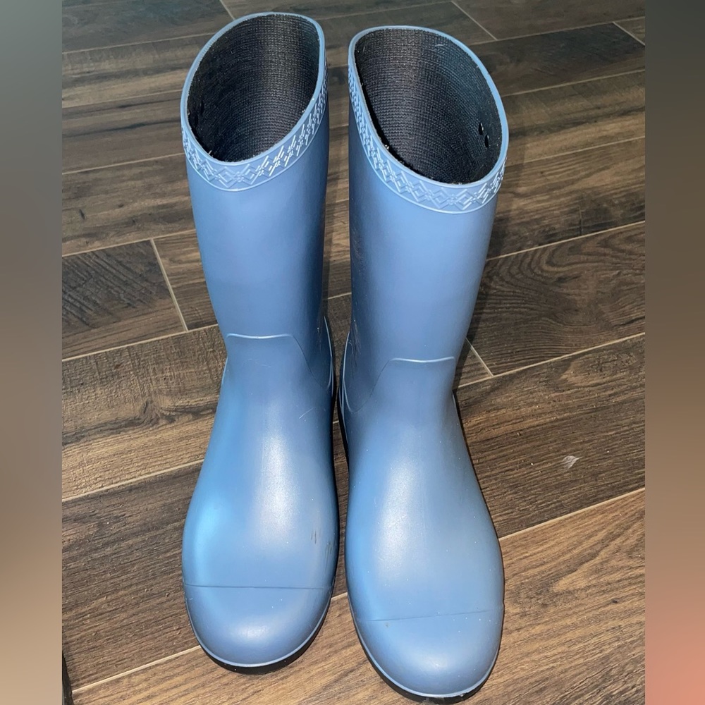 Blue Ugg Rain Boots in size 7! Fur lined inside